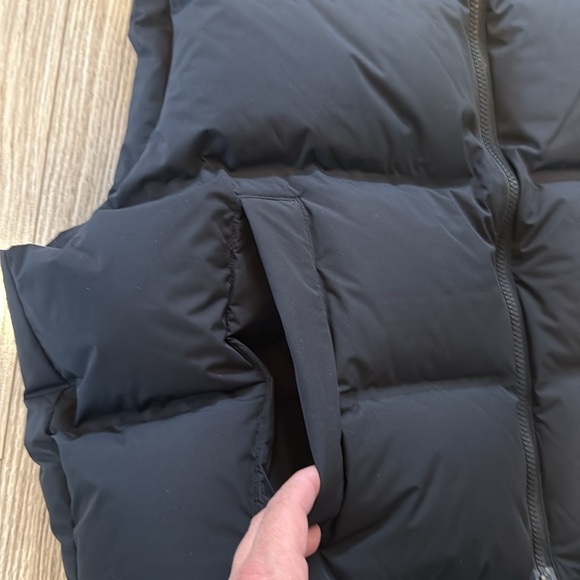 Nuuds Cropped Puffer Vest - Picture 7 of 13